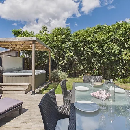 Maison Avec Jacuzzi Et Grand Jardin - 6 Pers Holiday home