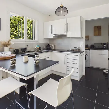 Maison Avec Jacuzzi Et Grand Jardin - 6 Pers Holiday home