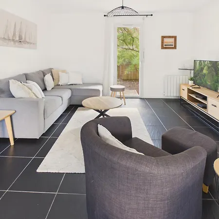 Maison Avec Jacuzzi Et Grand Jardin - 6 Pers Holiday home