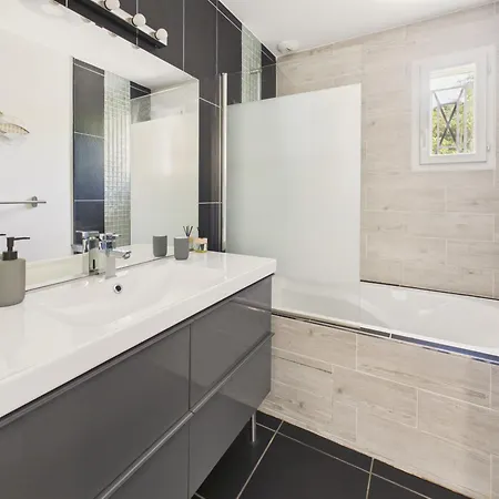 Maison Avec Jacuzzi Et Grand Jardin - 6 Pers Holiday home *