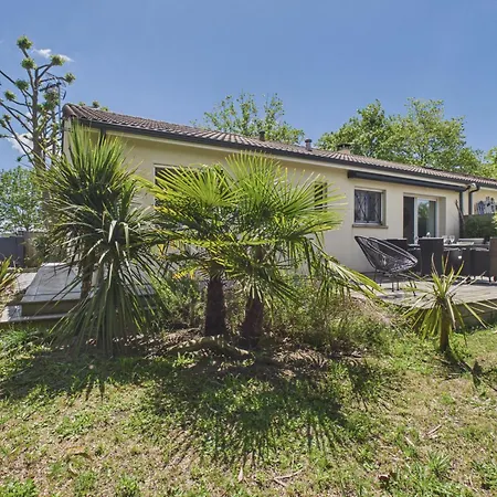 Holiday home Maison Avec Jacuzzi Et Grand Jardin - 6 Pers