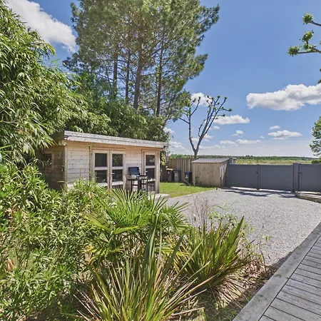 Holiday home Maison Avec Jacuzzi Et Grand Jardin - 6 Pers